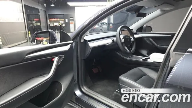 Tesla Model Y — Фото автомобиля 15