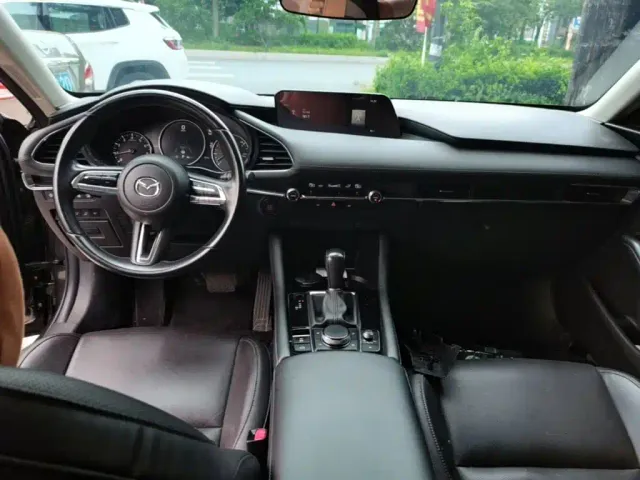 Mazda Axela — Фото автомобиля 9