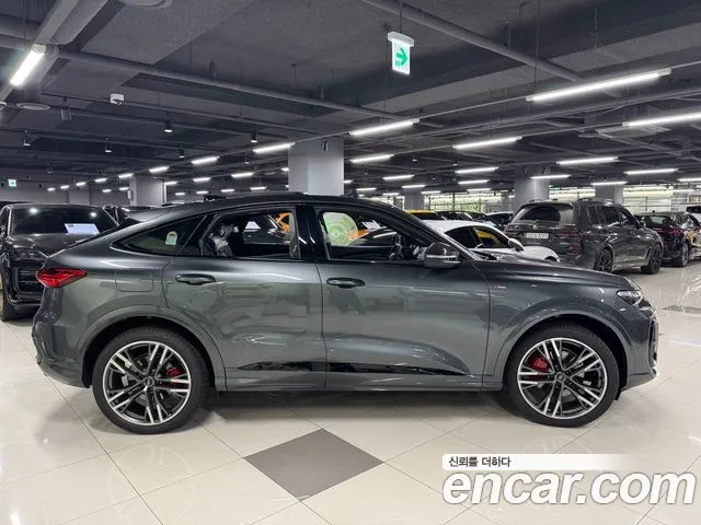 Audi Q5 45 TFSI quattro S Line Black Edition Sportback — Фото автомобиля 3
