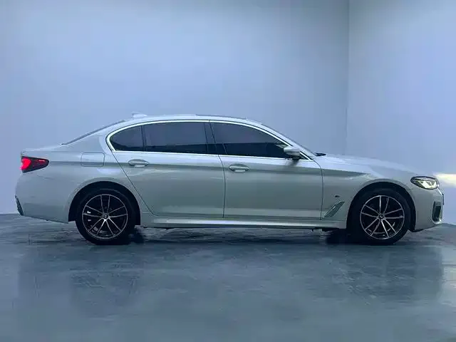 BMW 5 Series — Фото автомобиля 19