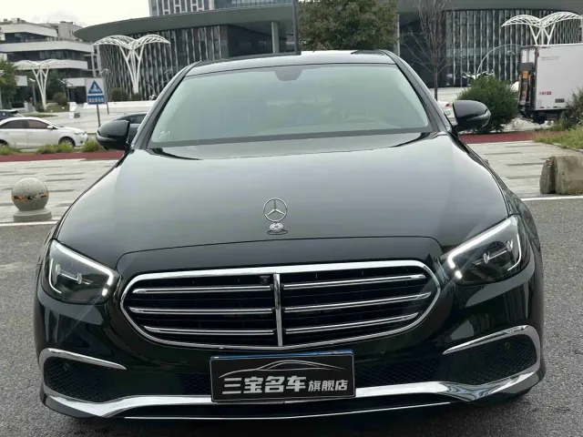 Mercedes-Benz E-Class — Фото автомобиля 2