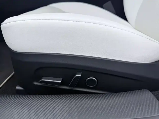 Tesla Model 3 — Фото автомобиля 17