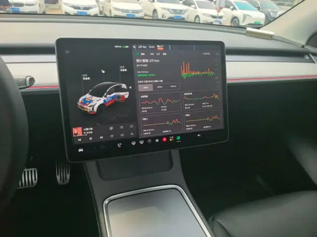 Tesla Model Y — Фото автомобиля 12