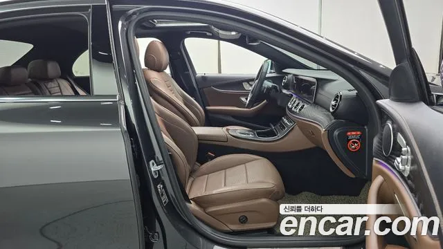 Mercedes-Benz E-Class — Фото автомобиля 26