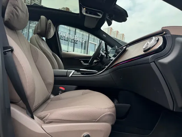 Mercedes-Benz EQE SUV — Фото автомобиля 15