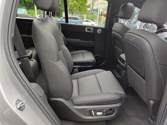 Li Auto L9 — Фото автомобиля 11