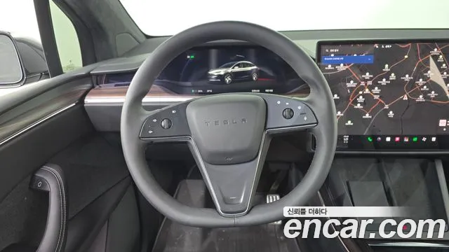 Tesla Model X — Фото автомобиля 14