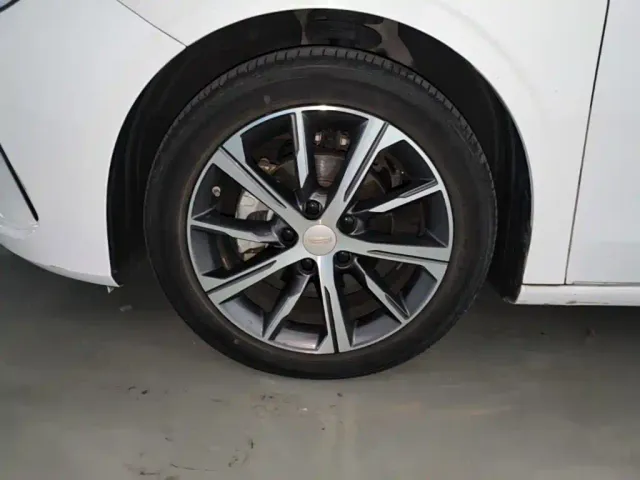 Geely Emgrand — Фото автомобиля 22