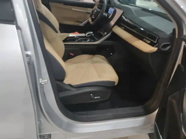 Geely Boyue L — Фото автомобиля 8