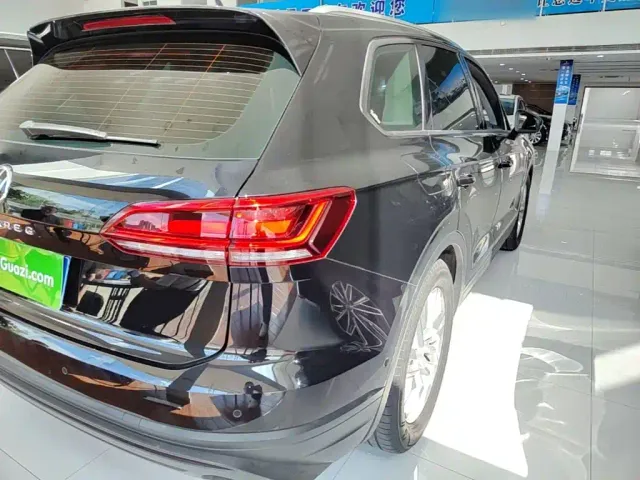 Volkswagen Touareg — Фото автомобиля 7