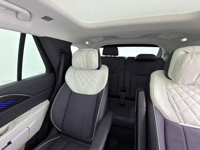 Hongqi E-HS9 — Фото автомобиля 16