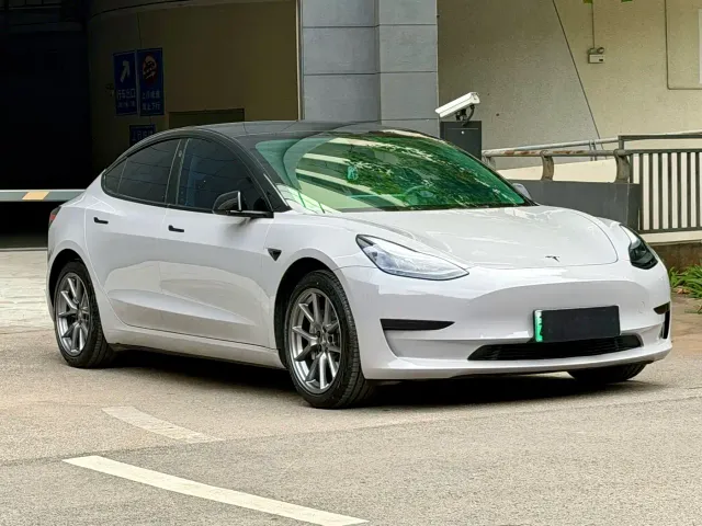 Tesla Model 3 — Фото автомобиля 3