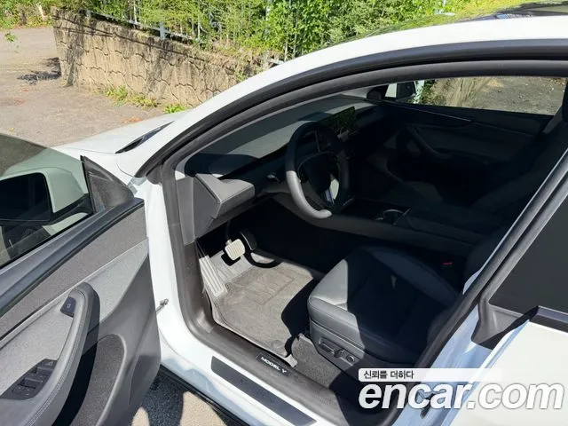 Tesla Model Y — Фото автомобиля 3