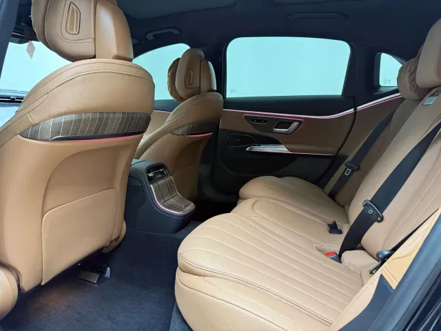 Mercedes-Benz E-Class — Фото автомобиля 14