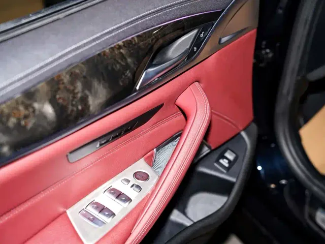 BMW 5 Series — Фото автомобиля 17