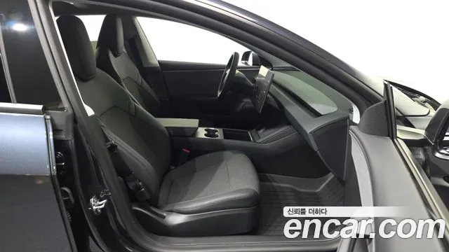 Tesla Model 3 — Фото автомобиля 11