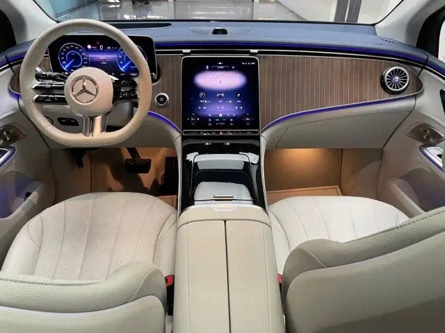 Mercedes-Benz EQE SUV — Фото автомобиля 13