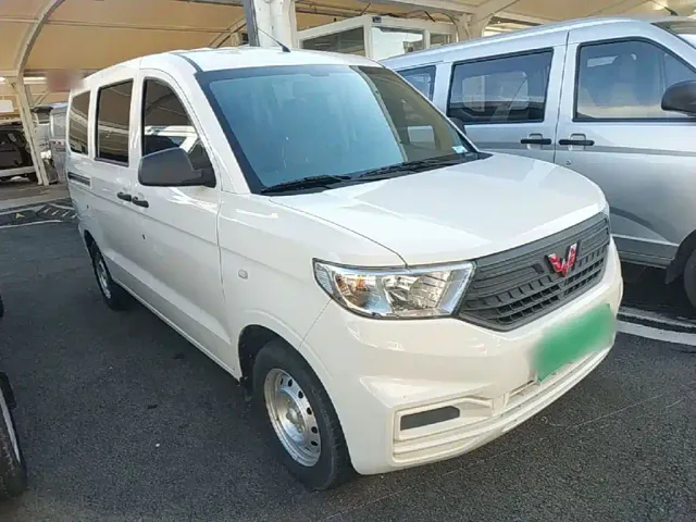 Wuling Hongguang V — Фото автомобиля 3