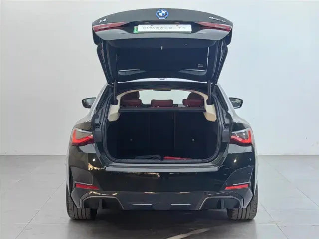 BMW i4 — Фото автомобиля 6
