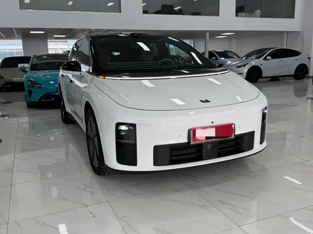Li Auto i6 — Фото автомобиля 3