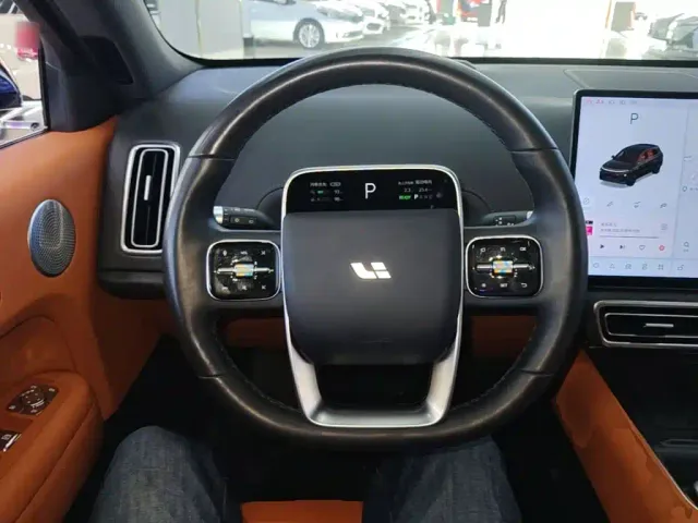 Li Auto L6 — Фото автомобиля 6