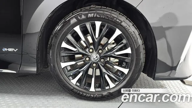 Toyota Alphard — Фото автомобиля 5