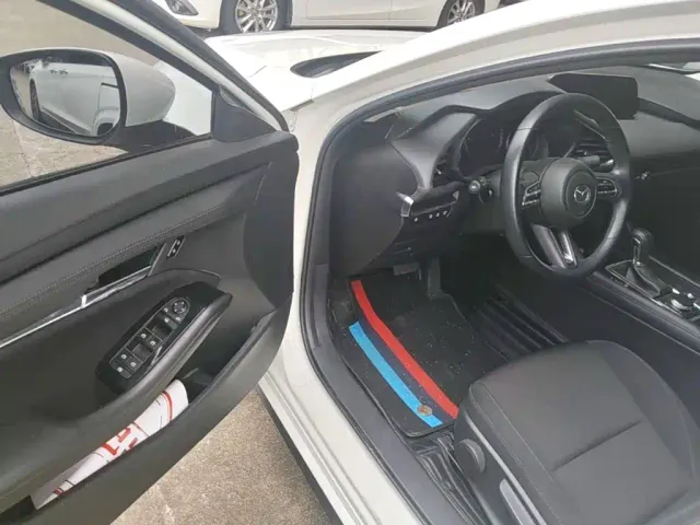 Mazda Axela — Фото автомобиля 15