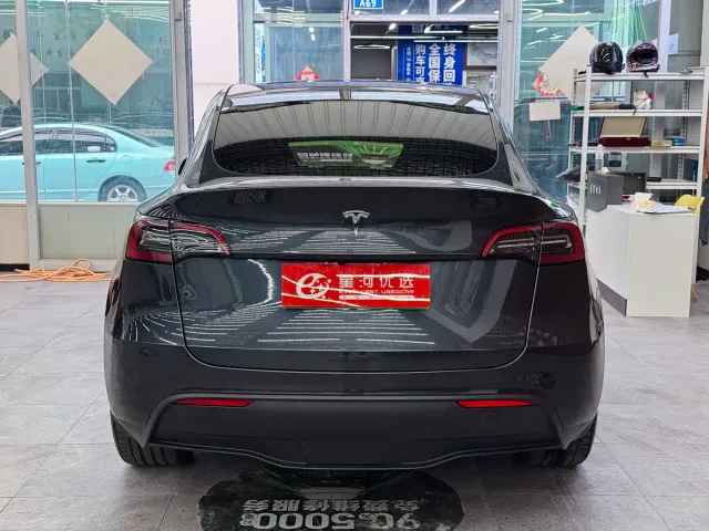 Tesla Model Y — Фото автомобиля 6