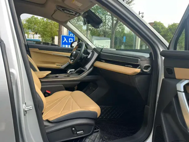 Geely Boyue L — Фото автомобиля 6