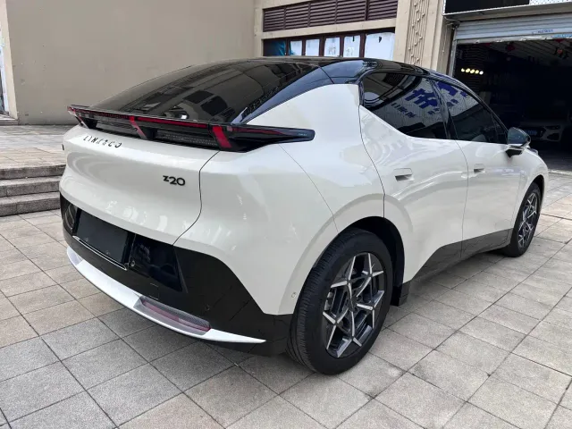Lynk & Co Z20 — Фото автомобиля 5