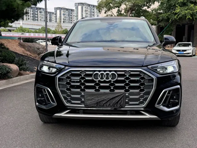 Audi Q5L — Фото автомобиля 2