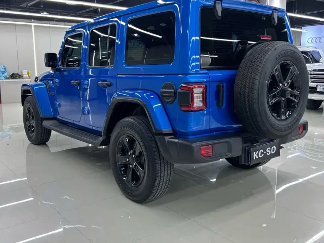 Jeep Wrangler — Фото автомобиля 6