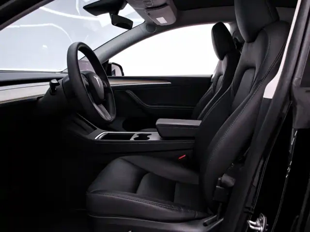 Tesla Model Y — Фото автомобиля 12