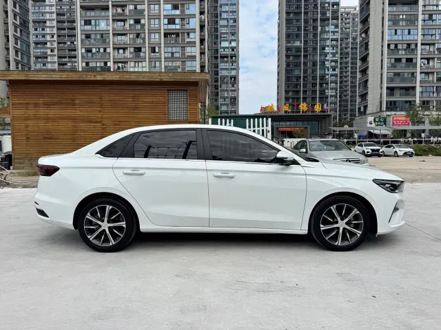 Geely Emgrand — Фото автомобиля 4