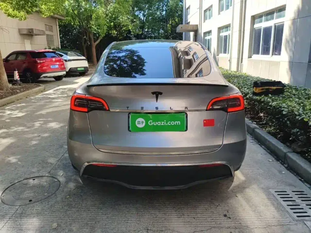 Tesla Model Y — Фото автомобиля 5