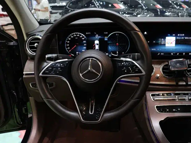 Mercedes-Benz E-Class — Фото автомобиля 13