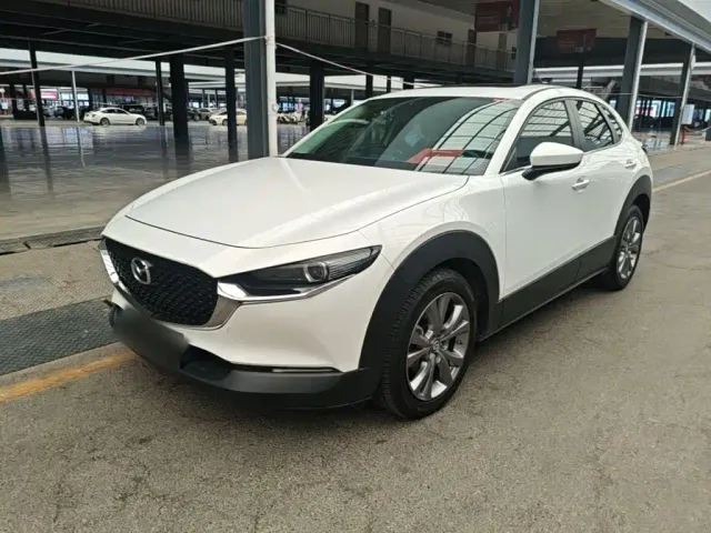 Фотография автомобиля — Mazda CX-30