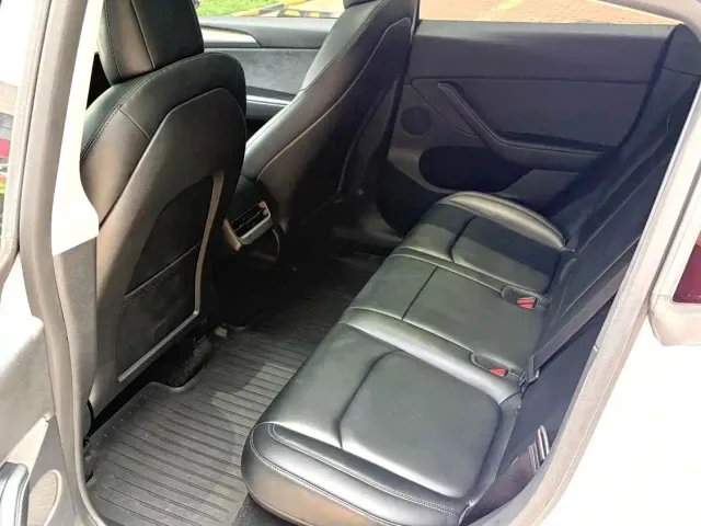 Tesla Model Y — Фото автомобиля 6