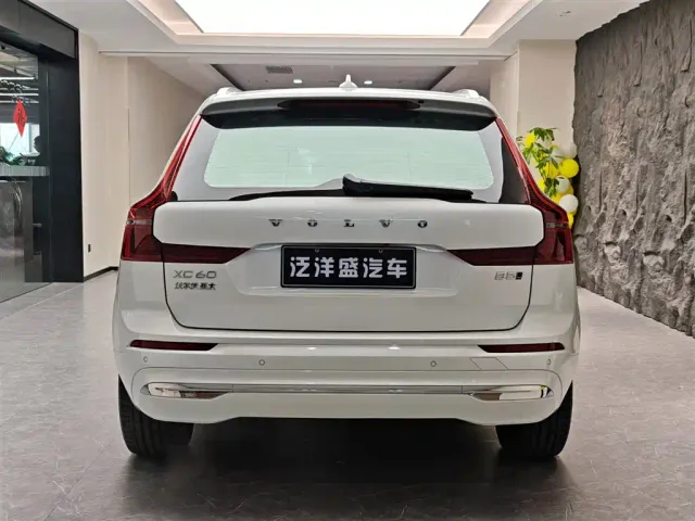 Volvo XC60 — Фото автомобиля 18