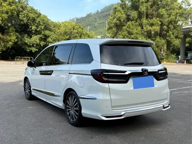 Honda Elysion — Фото автомобиля 17