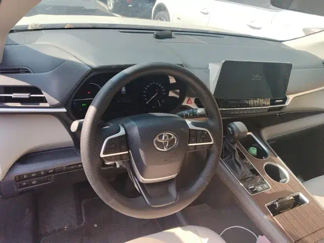 Toyota Sienna — Фото автомобиля 12