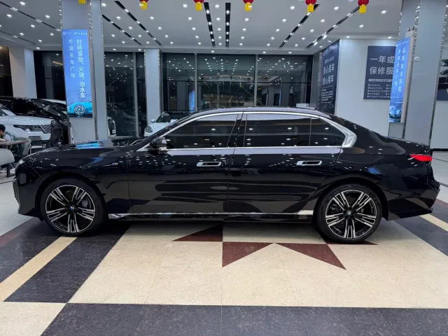 BMW 7 Series — Фото автомобиля 29