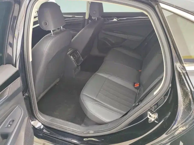 Volkswagen Passat — Фото автомобиля 11