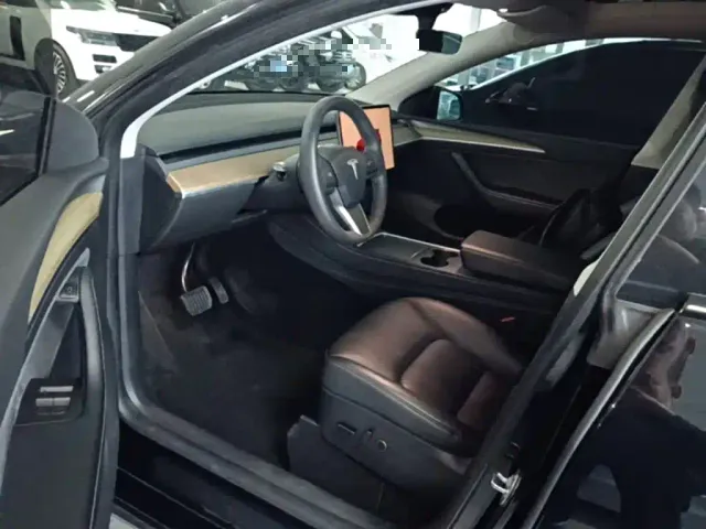 Tesla Model Y — Фото автомобиля 15