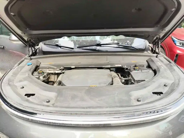 Li Auto L8 — Фото автомобиля 3