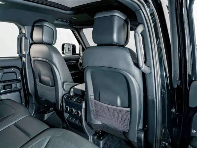 Land Rover Defender — Фото автомобиля 23