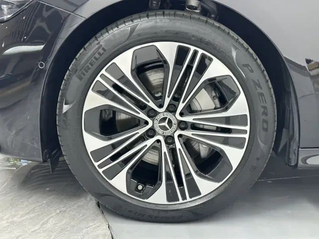 Mercedes-Benz E-Class — Фото автомобиля 24