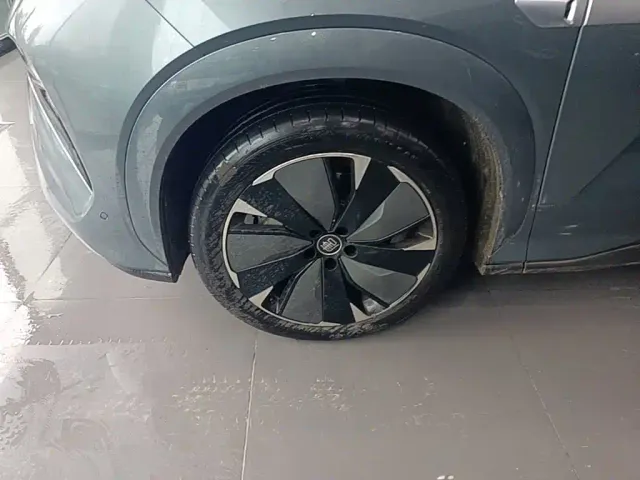 BYD Tang L — Фото автомобиля 22