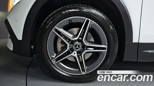 Mercedes-Benz GLB-Class — Фото автомобиля 5
