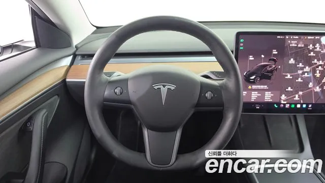 Tesla Model 3 — Фото автомобиля 12